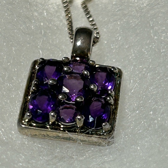 Jewelry - Elegant Silver and Purple Pendant Necklace